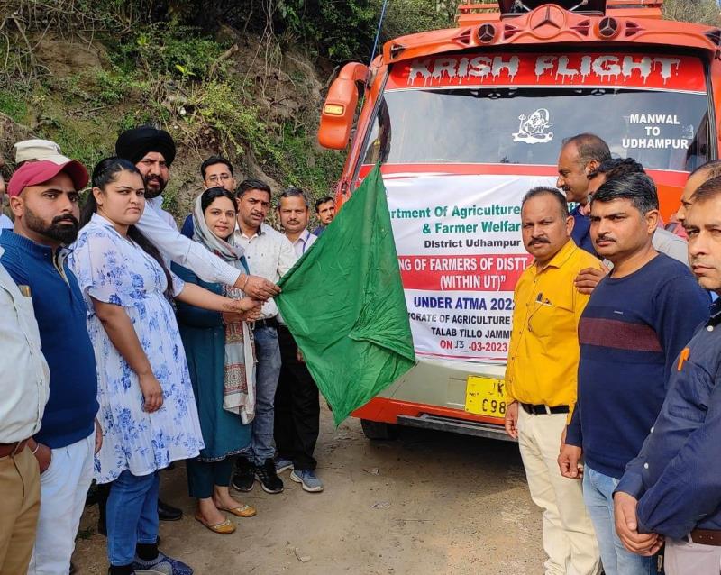 Vc Ddc Udhampur Juhi Manhas Flags Off 1 Day Farmers Exposure Tour Sach News Network Jammu 